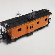 Milwaukee Road Thrall caboose-HO scale assembled 1970 era. #02134 with dual 3M Thermal Generators LWP-1002