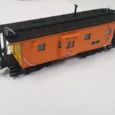 Milwaukee Road Thrall caboose-HO scale assembled '70's era w/yellow ends #992149 LWP-1003