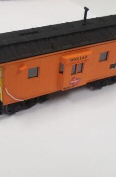 Milwaukee Road Thrall caboose-HO scale assembled '70's era w/yellow ends #992149 LWP-1003