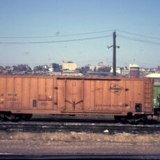 DSDX 40' insulated boxcar. Rebuilt 8'2" plug door version 1 Kit with decals