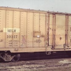 DSDX 40' insulated boxcar. Rebuilt 8'2" Superior door w/o roofwalk
