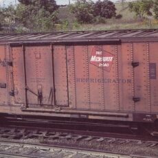 DSDX 40' insulated boxcar. Rebuilt 8'2" plug door version 2 Kit with decals