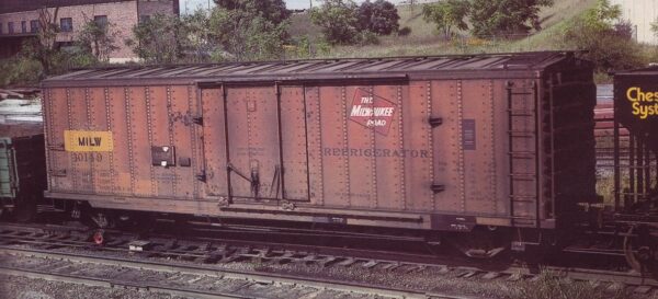 DSDX 40' insulated boxcar. Rebuilt 8'2" plug door version 2 Assembled and decorated