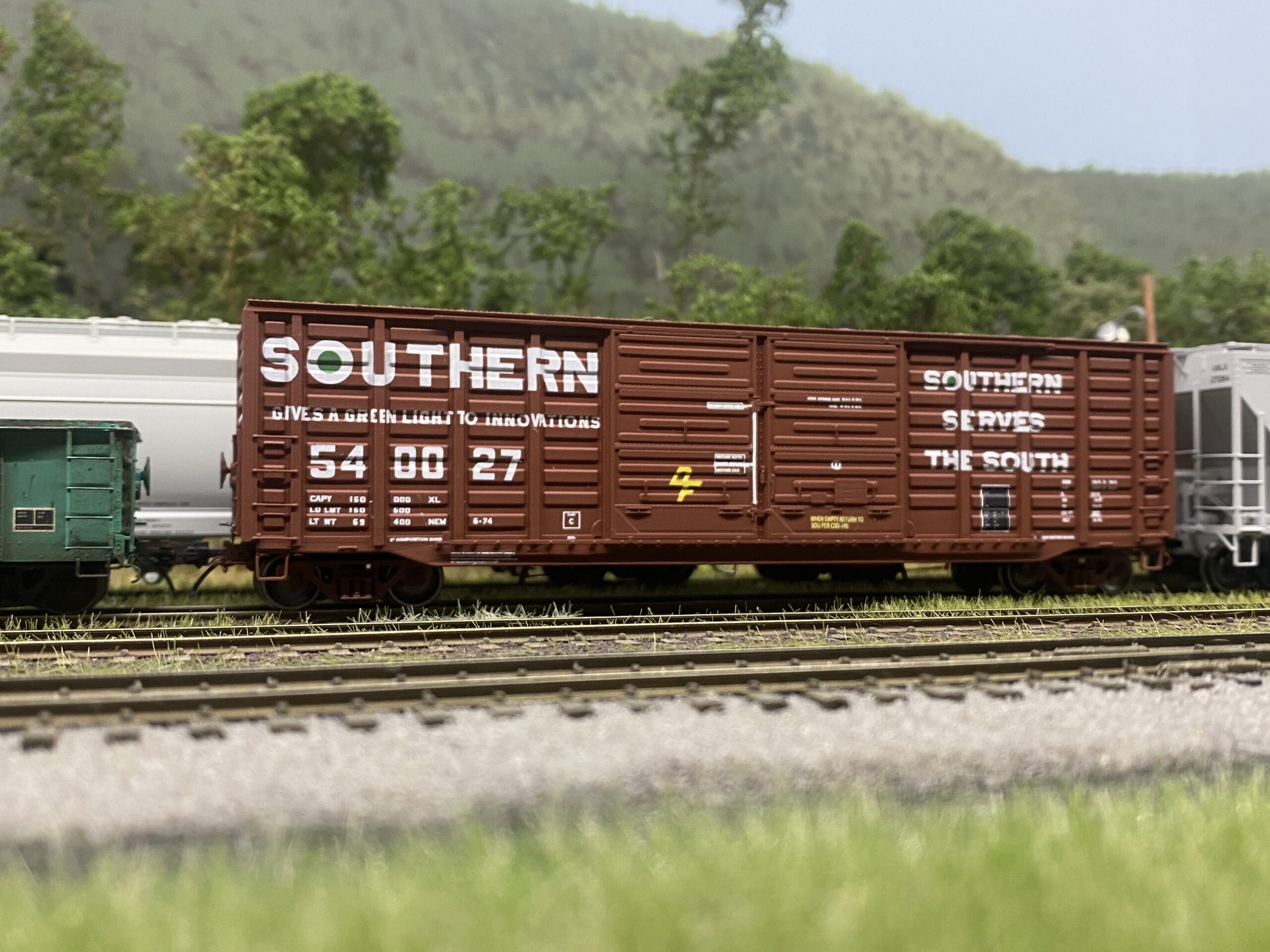 Southern 50'6" double door waffle side boxcar built by Pullman Standard. As built with original doors. Includes "as delivered" decals. - Image 4