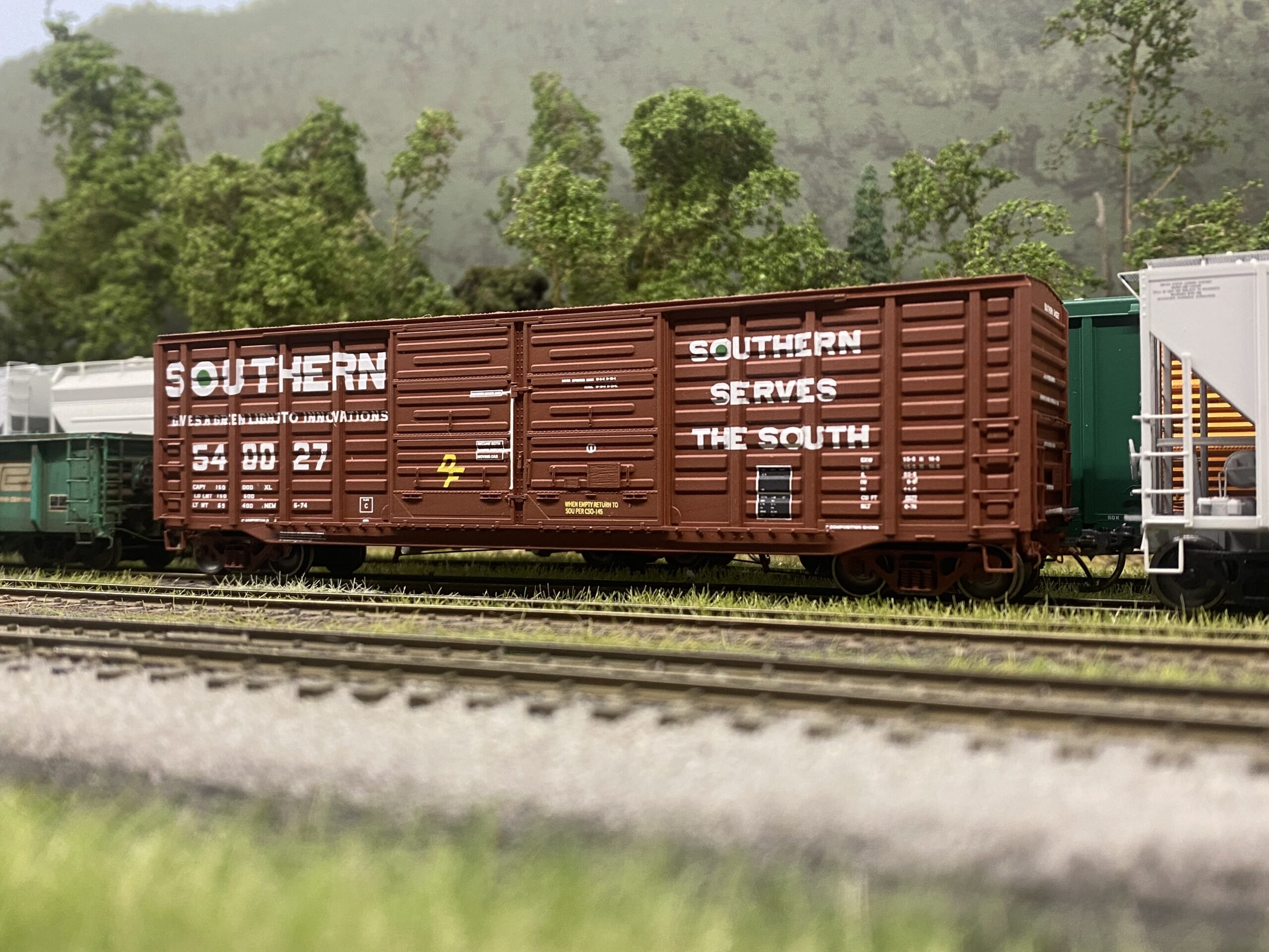 Southern 50'6" double door waffle side boxcar built by Pullman Standard. As built with original doors. Includes "as delivered" decals. - Image 3