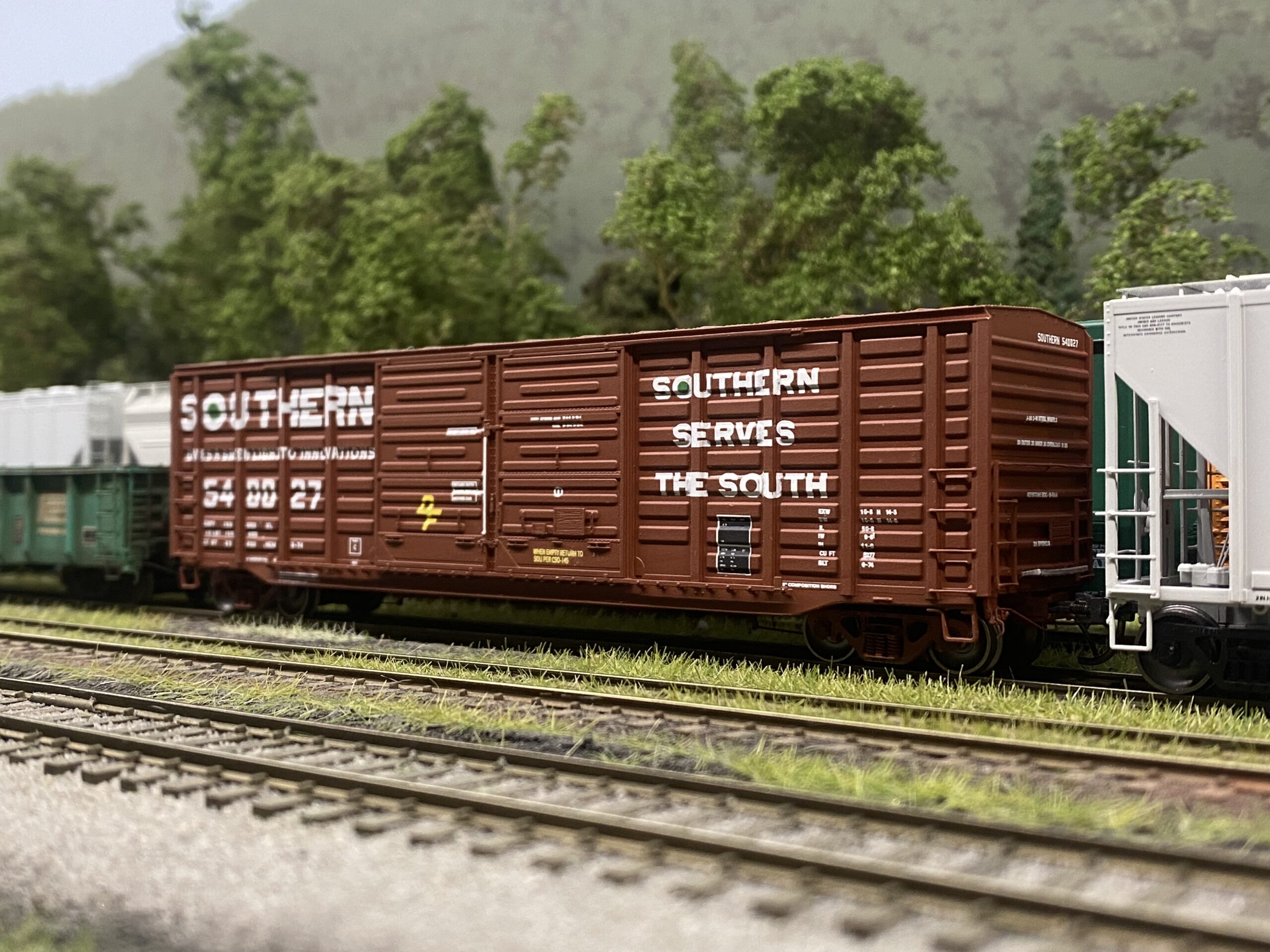 Southern 50'6" double door waffle side boxcar built by Pullman Standard. As built with original doors. Includes "as delivered" decals. - Image 2