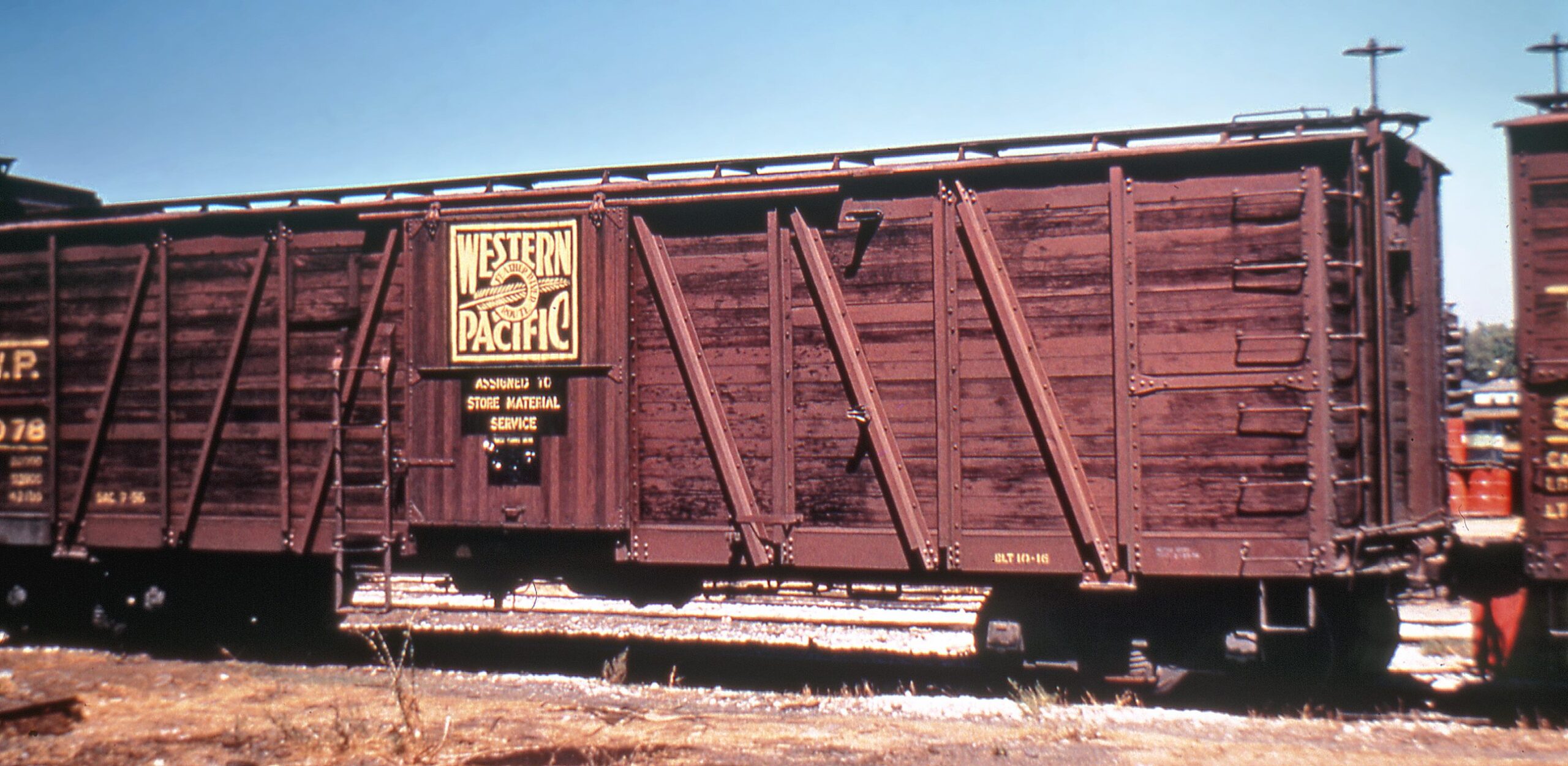 Western Pacific 40’ Pullman Outside Braced Boxcar, Stores Material version with decals - Image 2