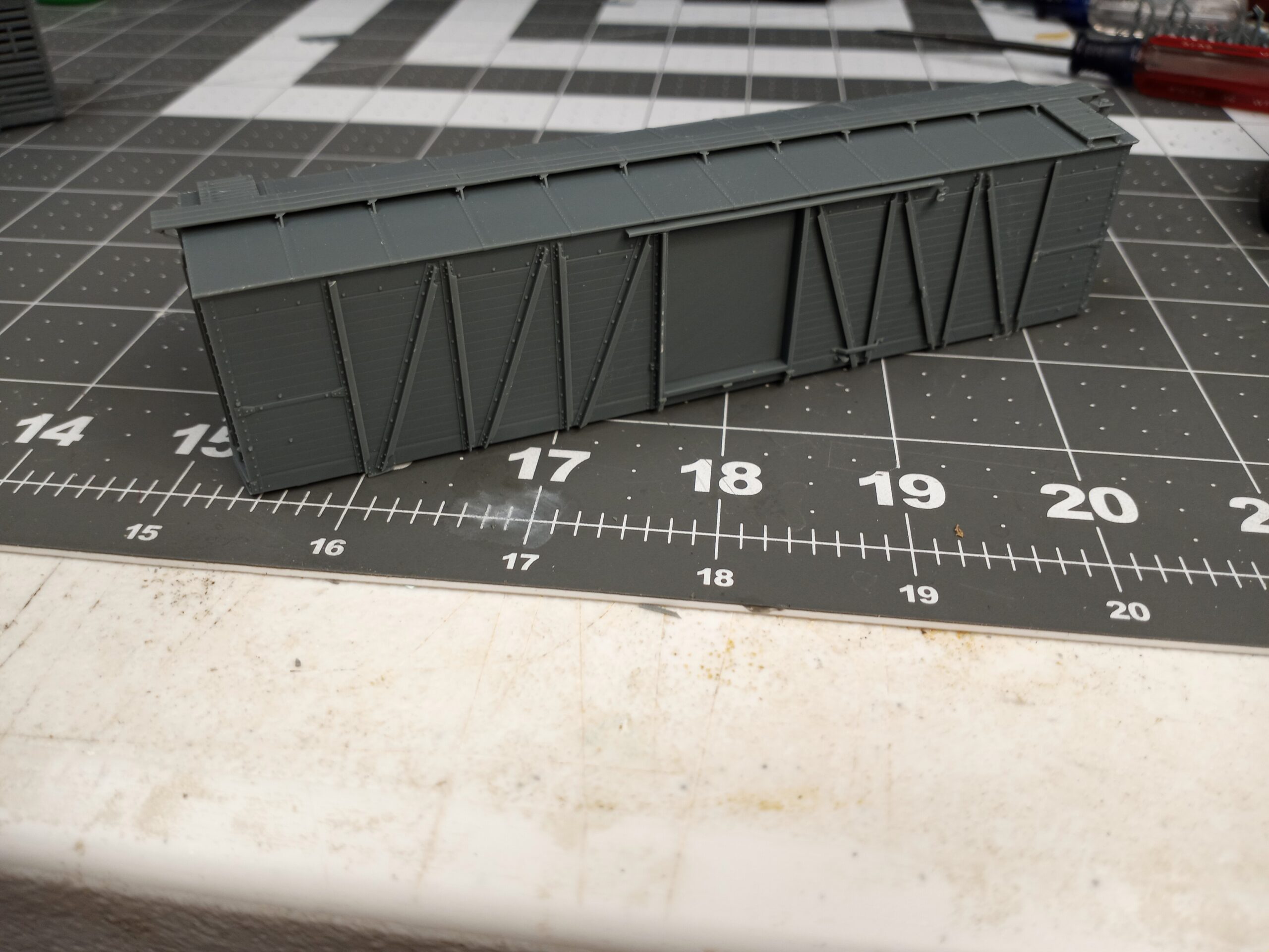 Western Pacific 40’ Pullman Outside Braced Boxcar, AB brakes, Plaster loading w/decals - Image 3